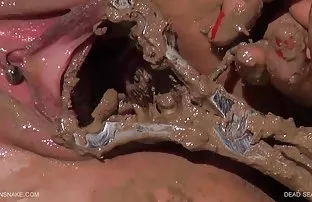 XXX పియర్స్ అందమైన బ్లాండ్ ఇద్దరు సభ్యులు