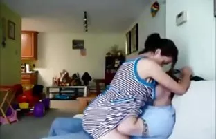 XXX రెండు అనుభవం స్లట్స్ suck బోల్ట్ యువ బాలుడు