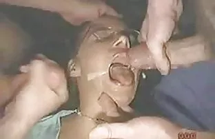 XXX పెద్దమనిషి నుండి climaxing నల్లటి జుట్టు గల స్త్రీని ఇబ్బంది పెట్టాడు గాడిద