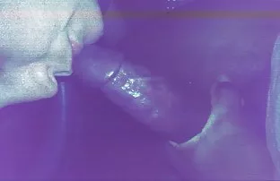 XXX హాట్ నల్లటి జుట్టు గల స్త్రీని Masturbates పూకు తో ఒక స్పూన్