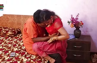 XXX యొక్క hayloft యువ పట్టుకుని ఒక పెద్ద రబ్బరు మొడ్డ ముడ్డి