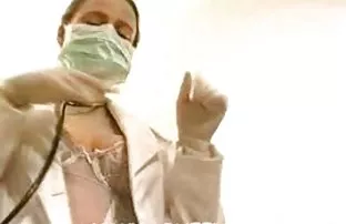 XXX గ్యాంగ్ బ్యాంగ్ తో ఒక యంగ్ ఆసియా మహిళ ఆ fuck ముగ్గరితో సెక్స్
