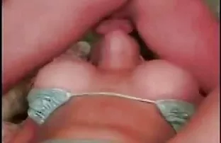 XXX ఆమె పడ్డది ఆమె ప్యాంటు మరియు ఇబ్బంది పెట్టాడు నల్లటి జుట్టు గల స్త్రీని పూకు లో