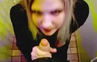 XXX యువ fucker స్వావలంబన పరిపక్వ స్త్రీ