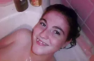 XXX ఒక వ్యక్తి నిద్రించి రెండు హాట్ బేబ్స్