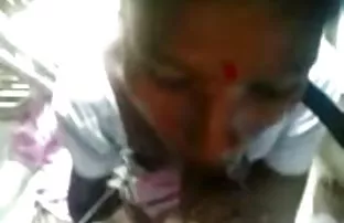 XXX పెద్ధ రొమ్ములు కలధి రష్యన్ అందం చూపిస్తుంది boobies