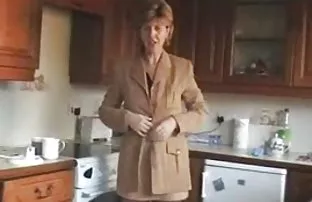 XXX అవ్వ సుత్తి తో మిమ్మల్ని ఒక plunger మరియు ఒక ప్రతిఫలం