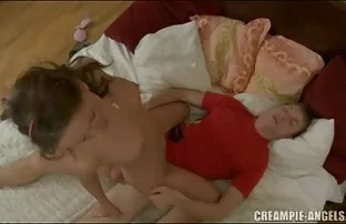 XXX ఒక యువ guy Fucks మూడు మహిళలు పరిపక్వ